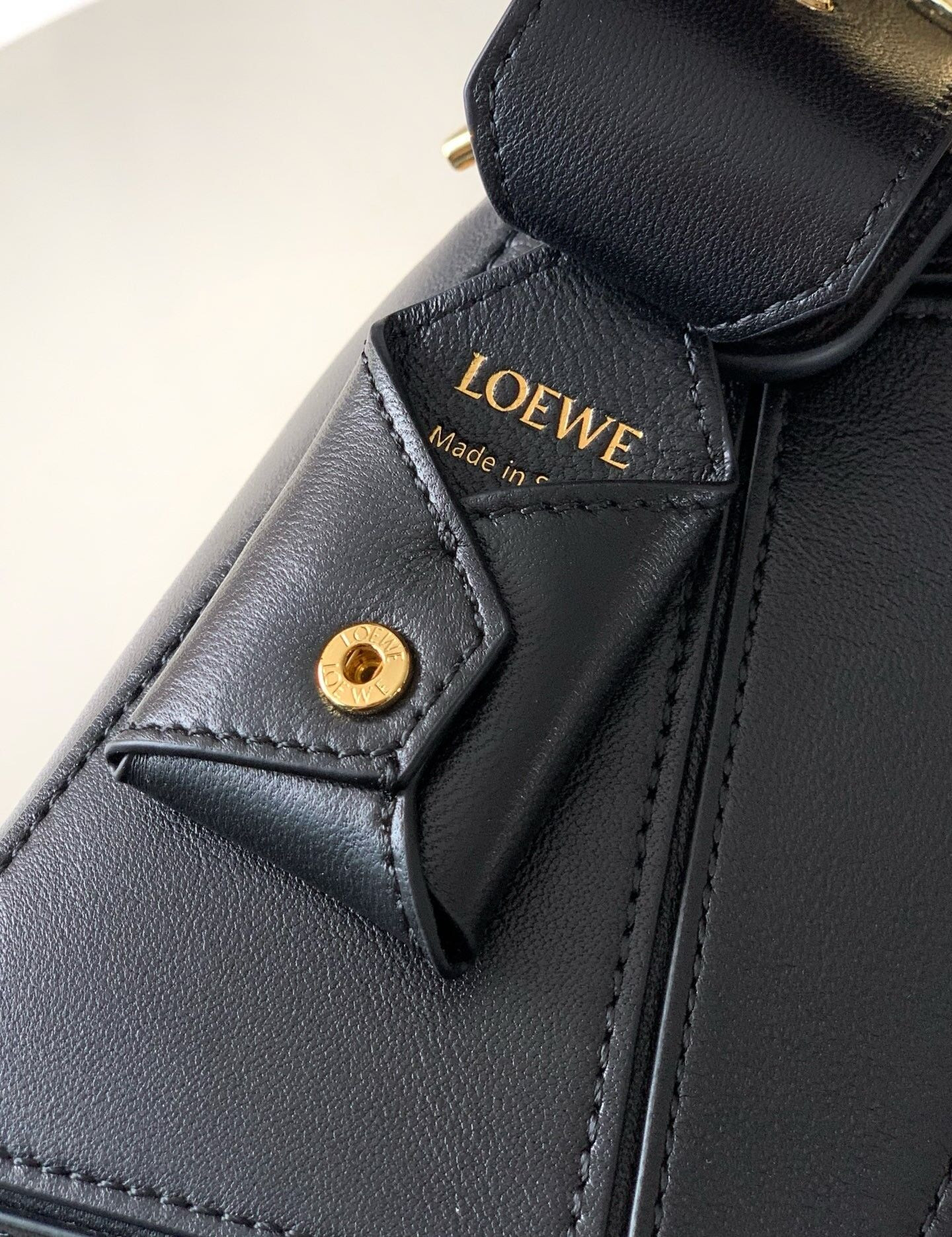 L0ew* small featherlight puzzle bag in nappa lambskin  16.5x24x10.5cm