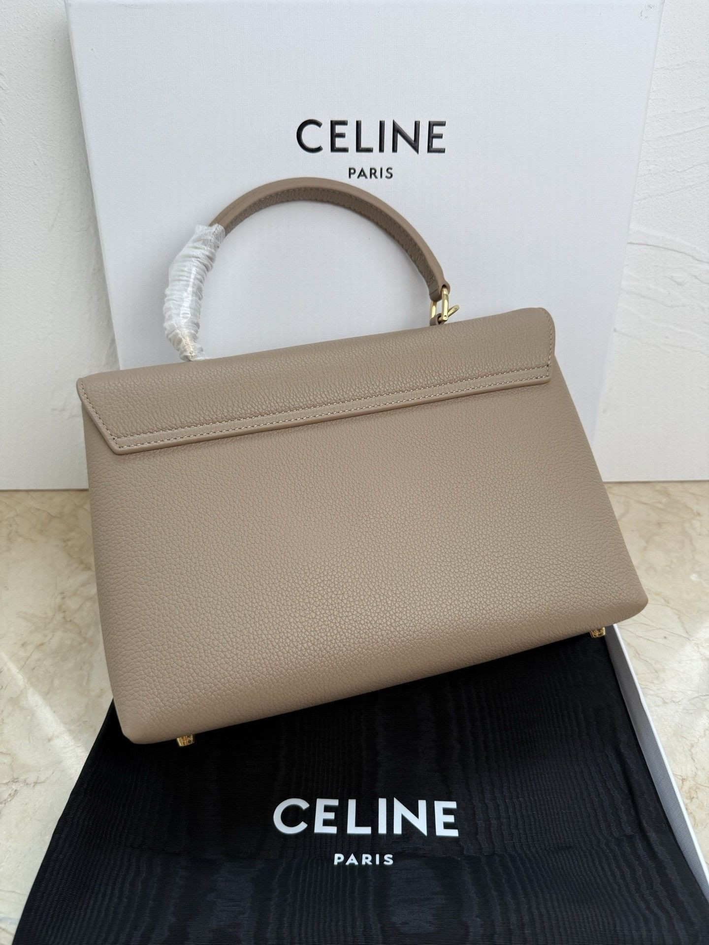 ce**e medium nino bag in S*pple graind calfskin 25x17.5x10cm