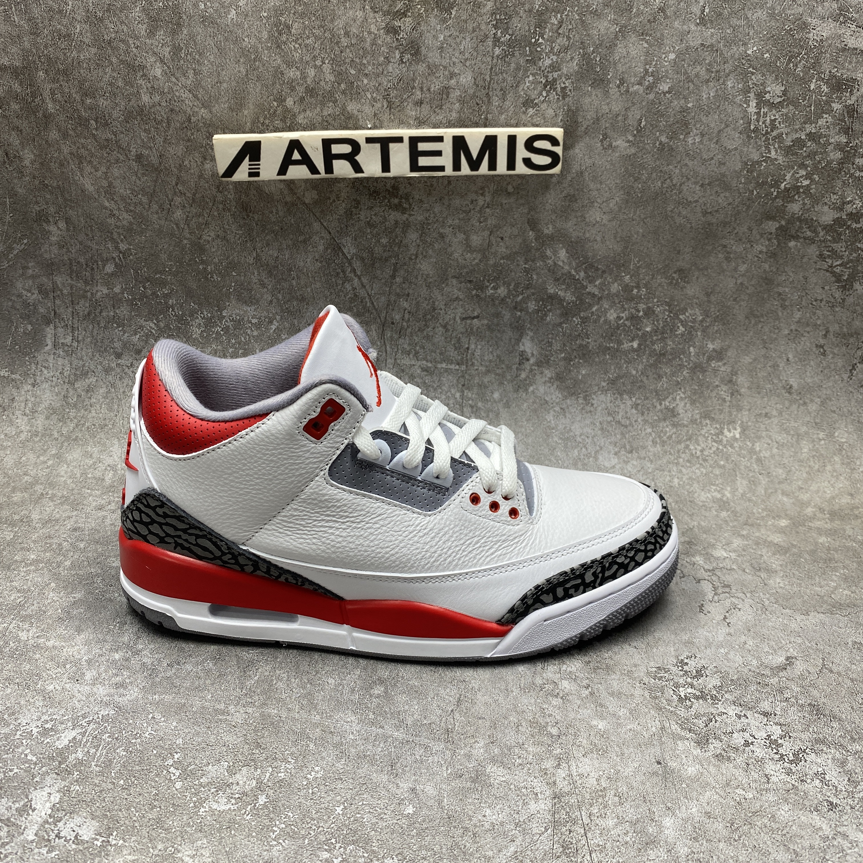 Air Jordan 3 OG “Fire Red” 2022