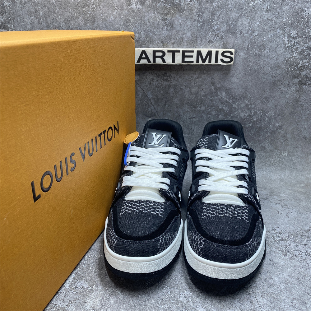 UA LV Trainer Sneaker