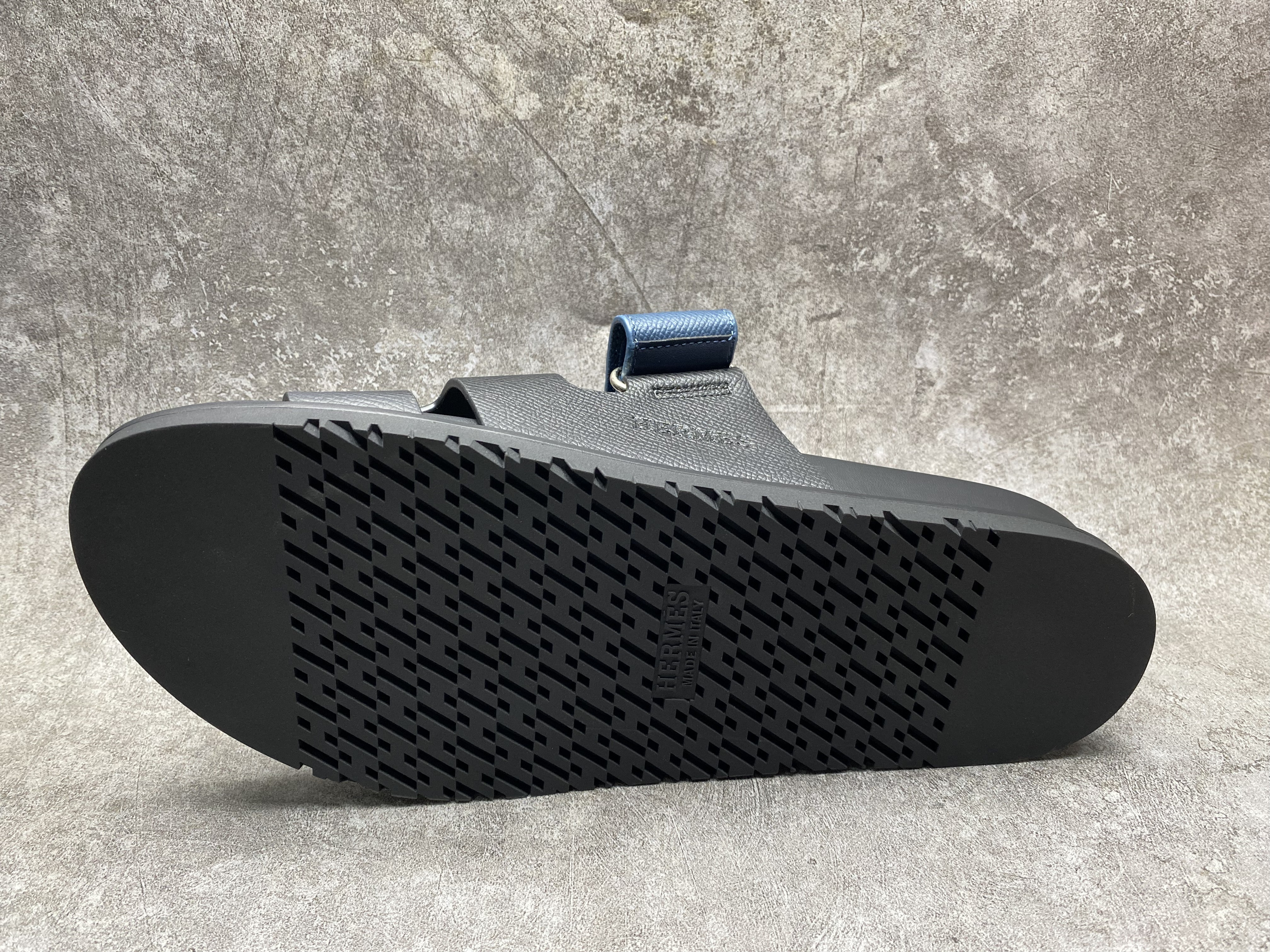 ua H**me5 chypre sandal