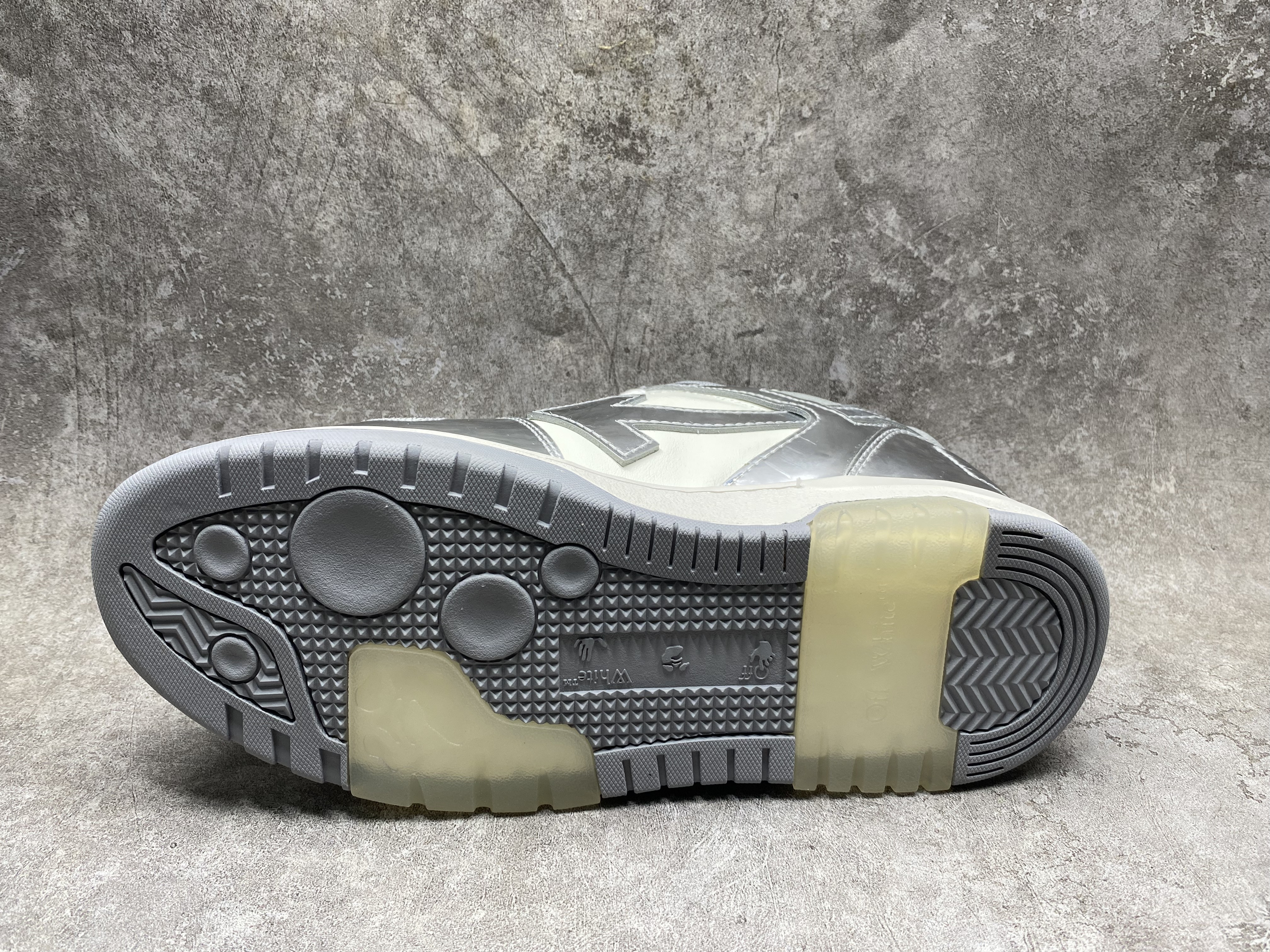 UA OFF-WHITE OUT OF OFFICE LOW