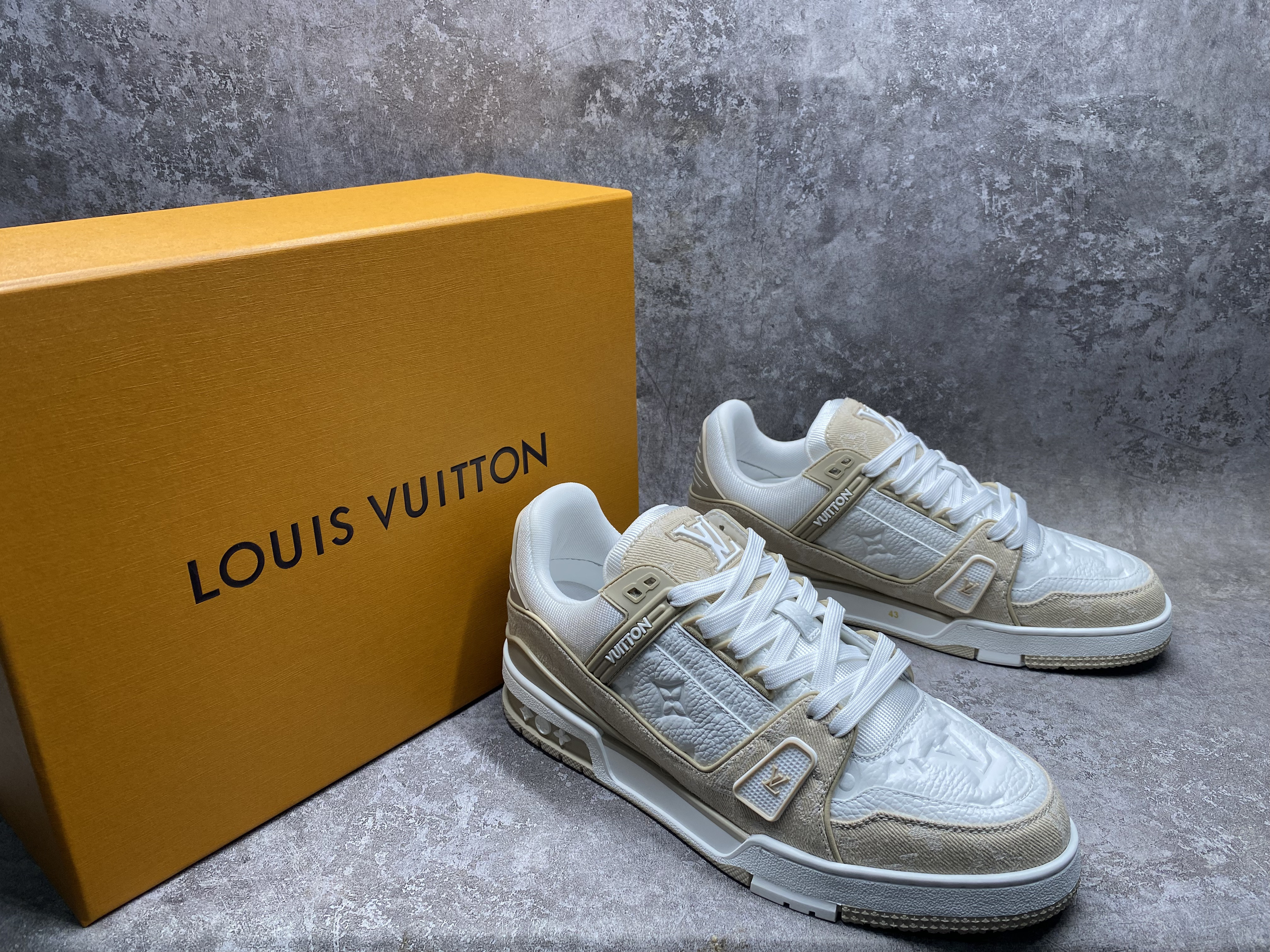 UA LV trainer Sneakers