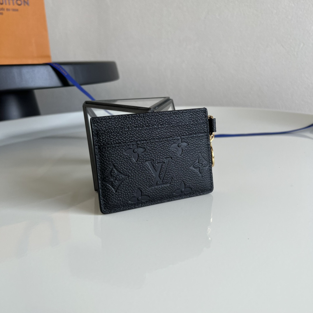 LV Charms Card Holder M82739 10x7x0.3cm