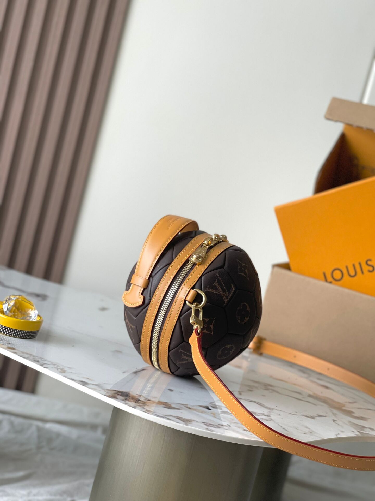 LV Soccer Ball Bag M13894 19x19x19cm