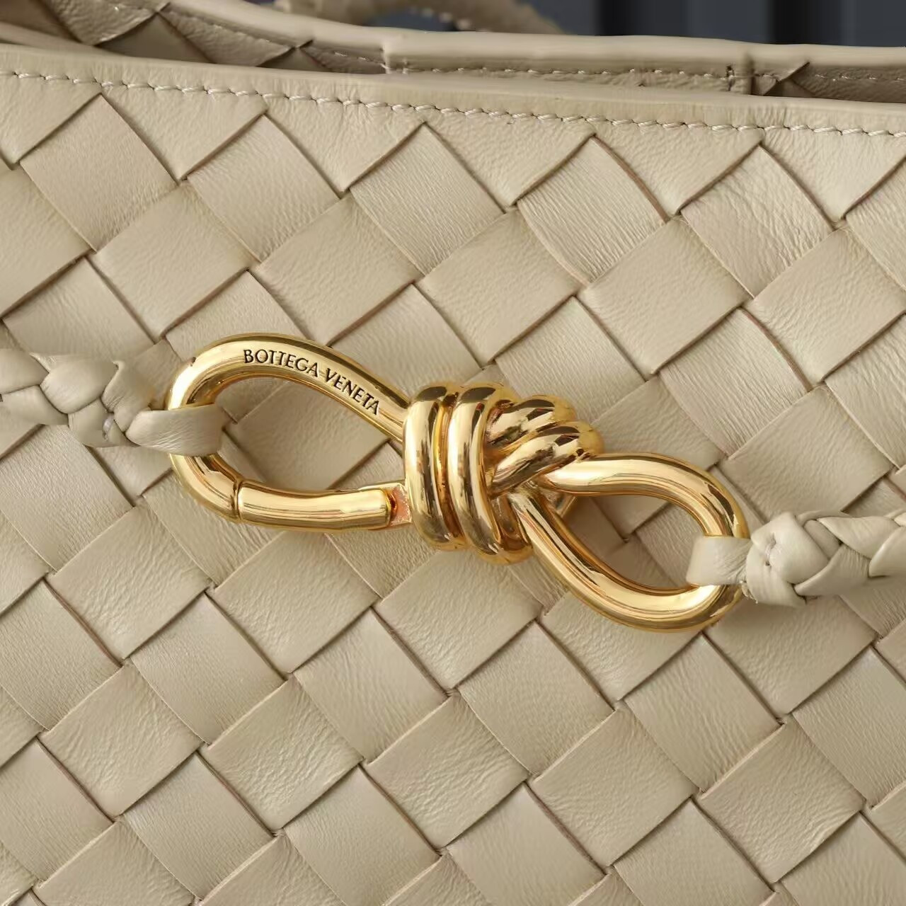 bo*te*ga Ve*ne*ta small andiamo 25x22x10.5cm