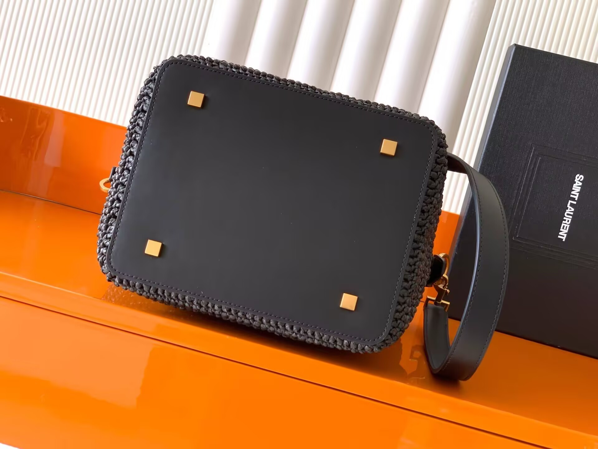 Y*L le 37 in woven raffia and vegetable-tanned leather bucket bag 25x20x12cm