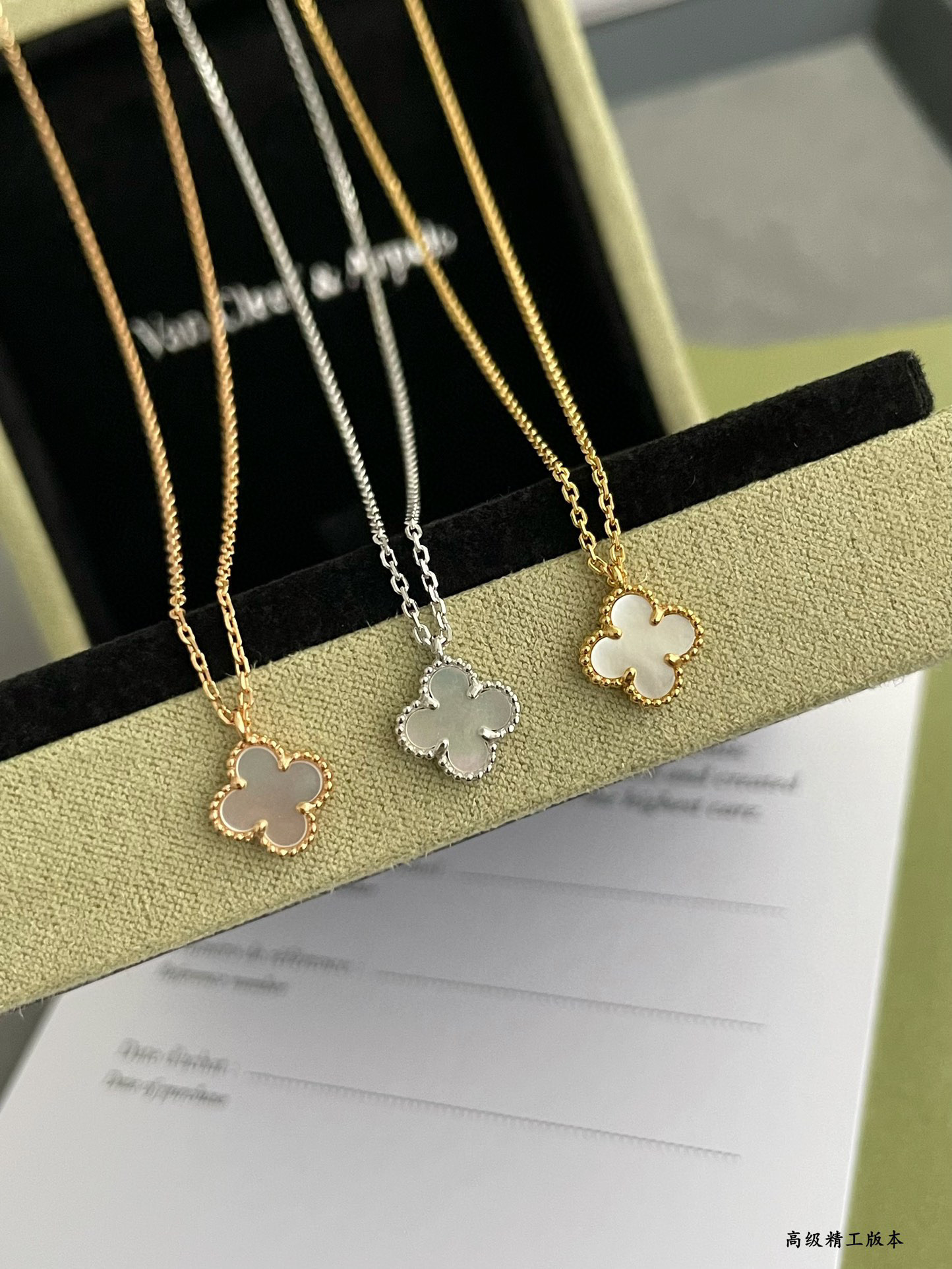 V*N CL*F & arpels mini necklace diameter approx 1.0cm,chain length approx 40+5cm