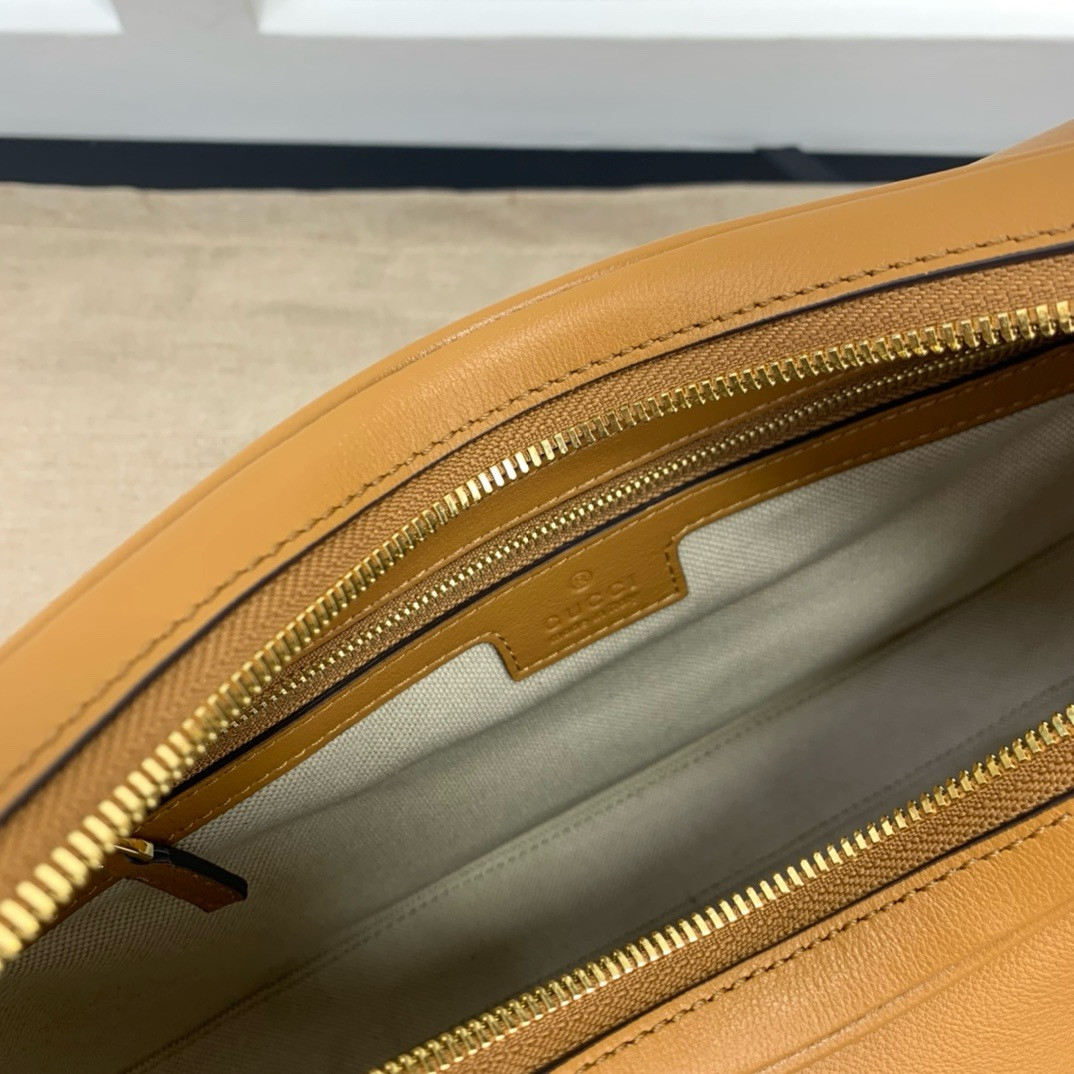 G*u*i attache medium shoulder bag 13.8″w x 12.6″h x 2.4″d