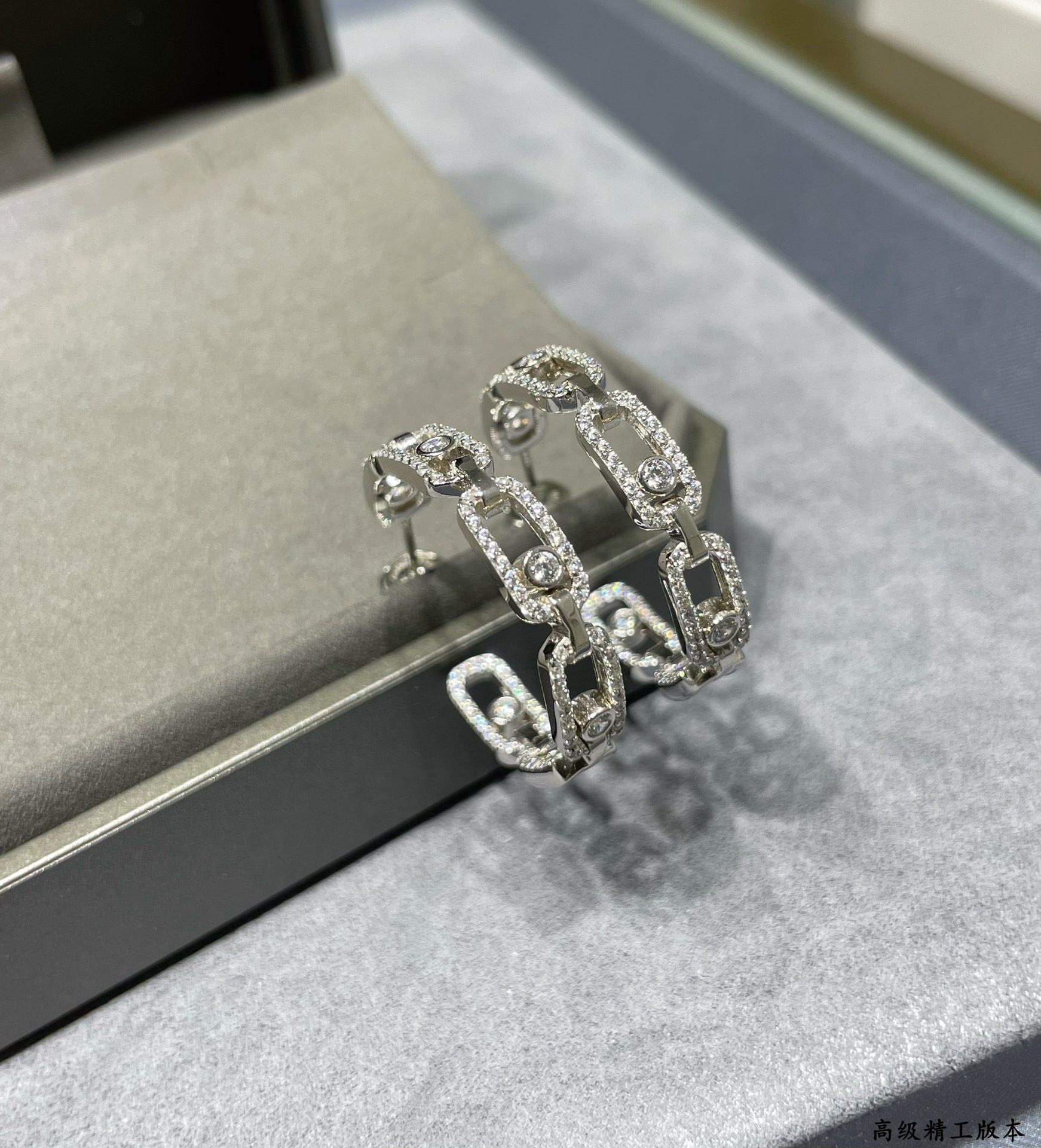 Messika Circle Moving Earrings