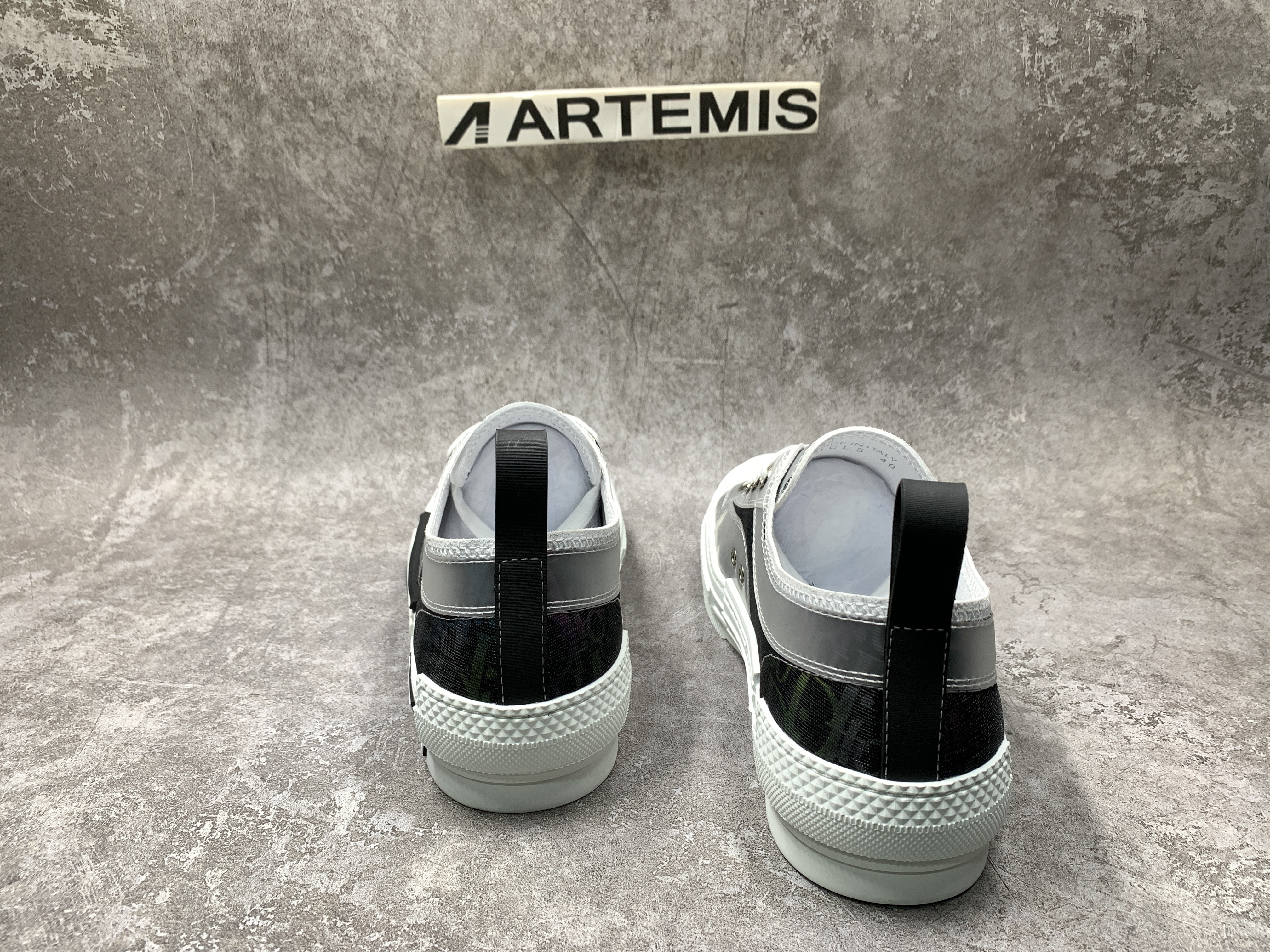 D*or b23 low blue black