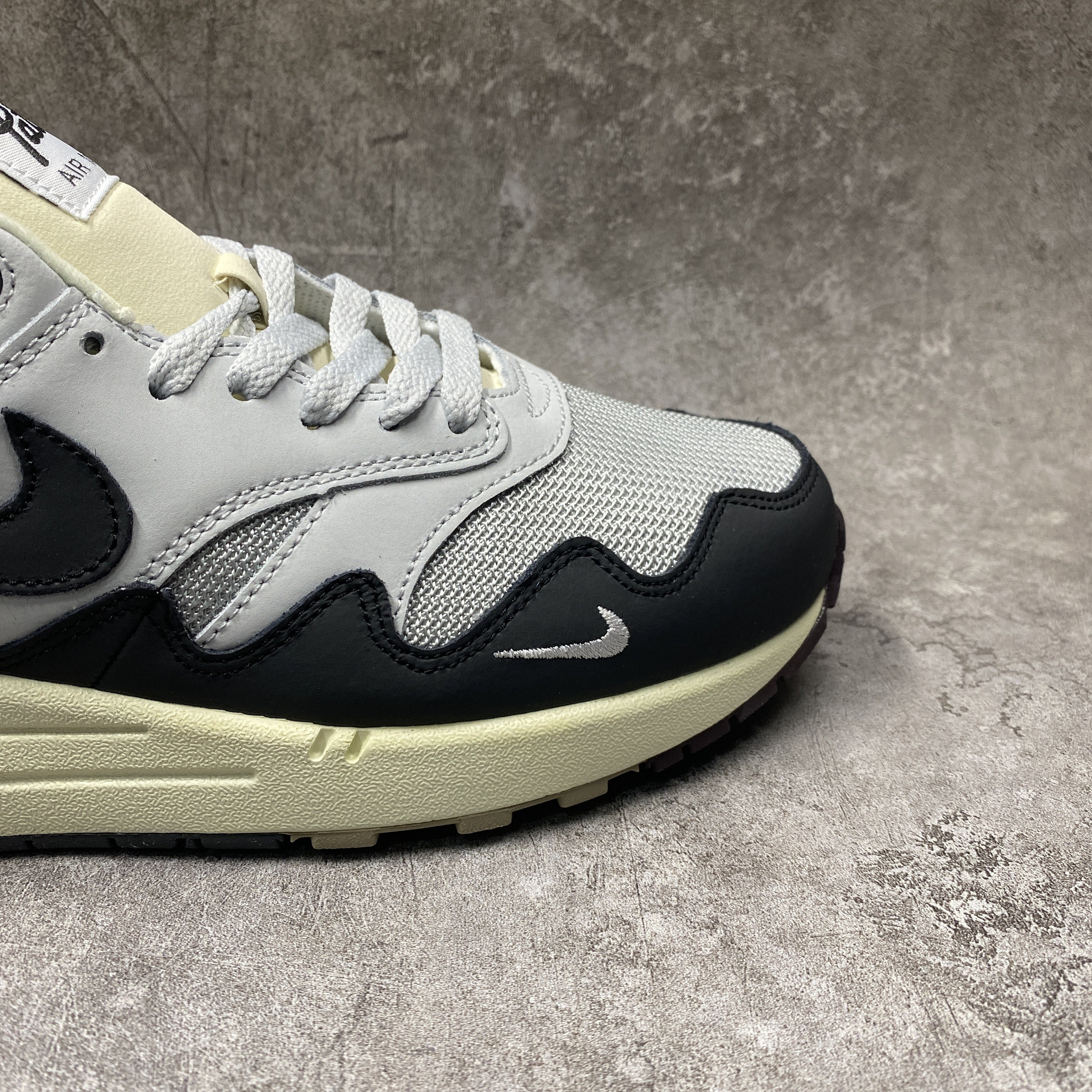 Nike Air Max 1 x Patta White Grey