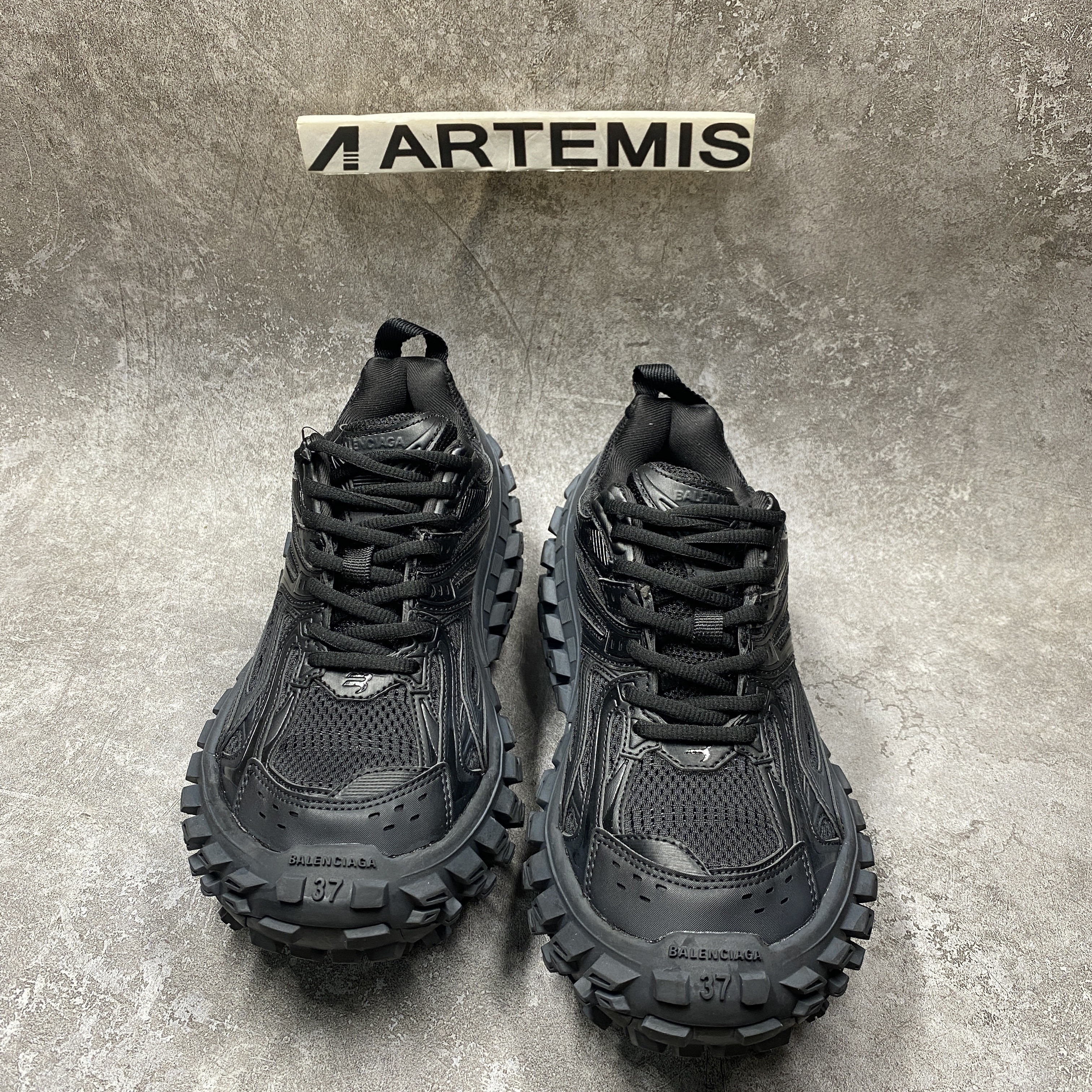 Balenciga Defender Black