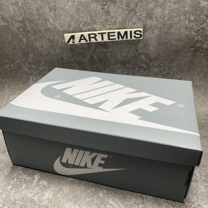 Air Jordan 1 Retro High OG Stealth