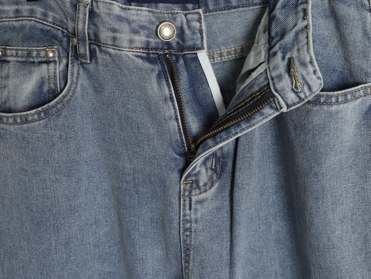 l0*is V*t0n 24fw jeans suit