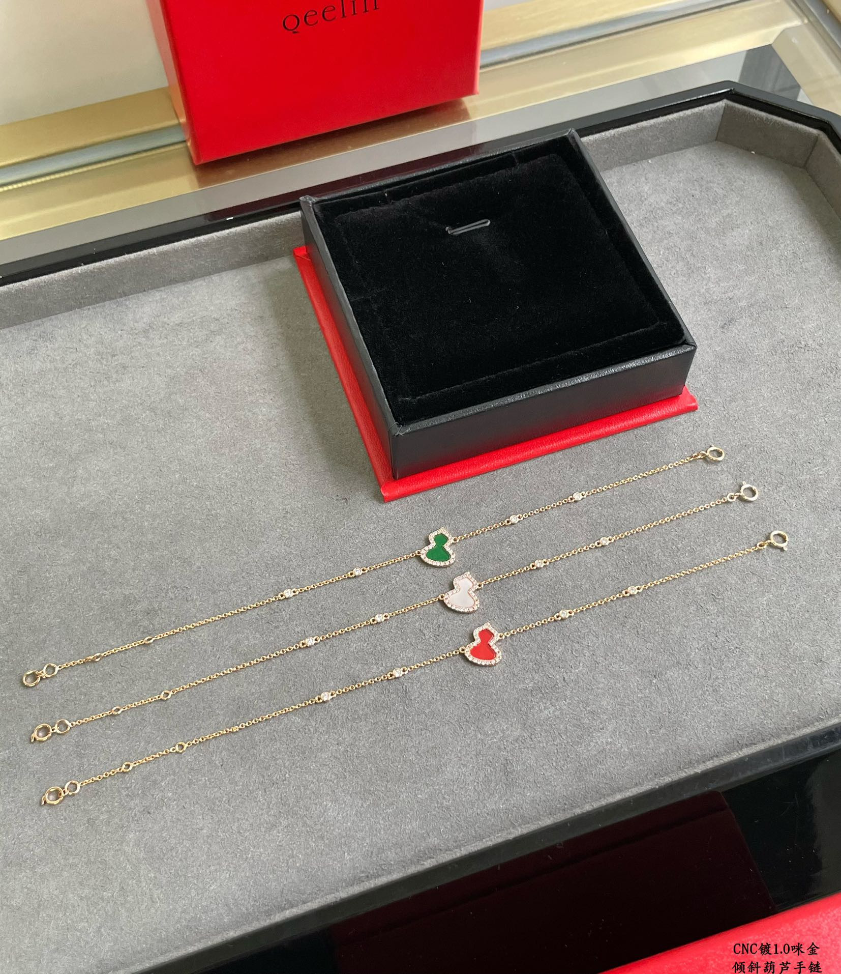 Qeelin Tilted Gourd Bracelet