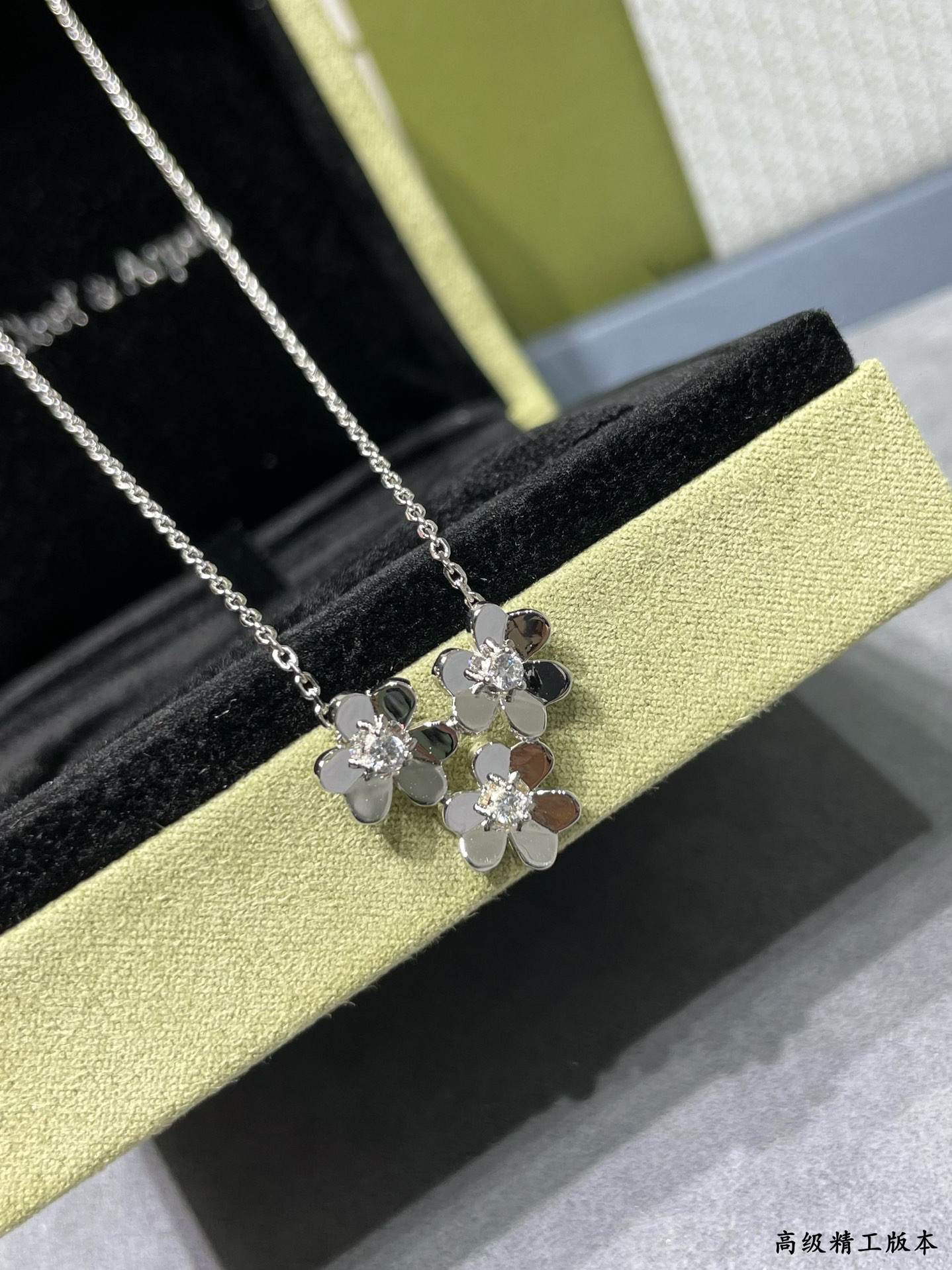 V*N CL*F & arpels three-leaf clover necklace