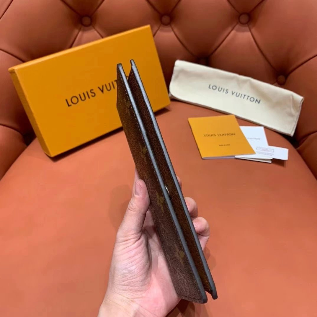 LV Christmas BRAZZA WALLET M66540