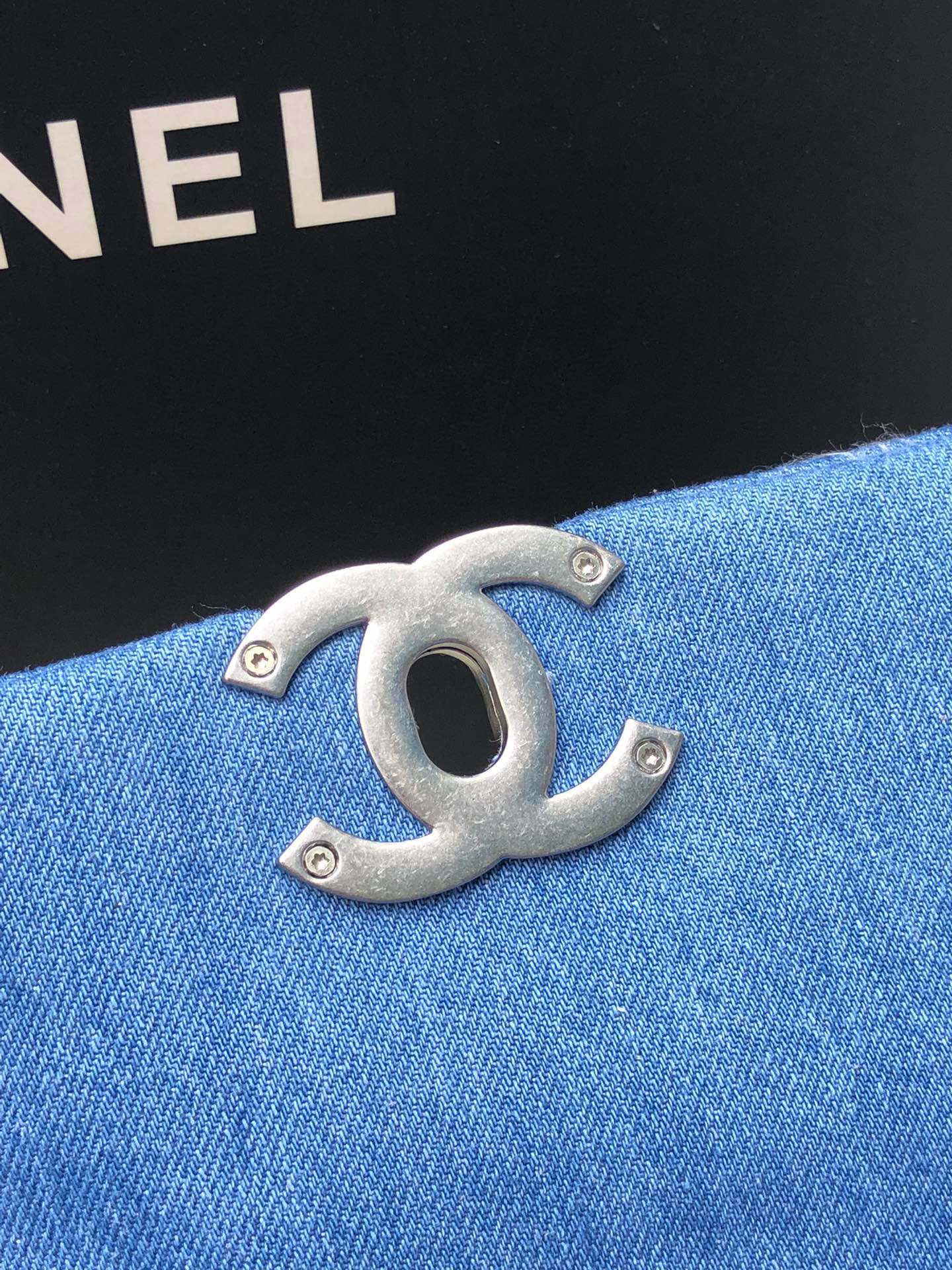 Ch*el 19 large handbag, gold-tone, silver-tone & ruthenium-finish metal blue 7.8 × 11.7 × 3.9 in