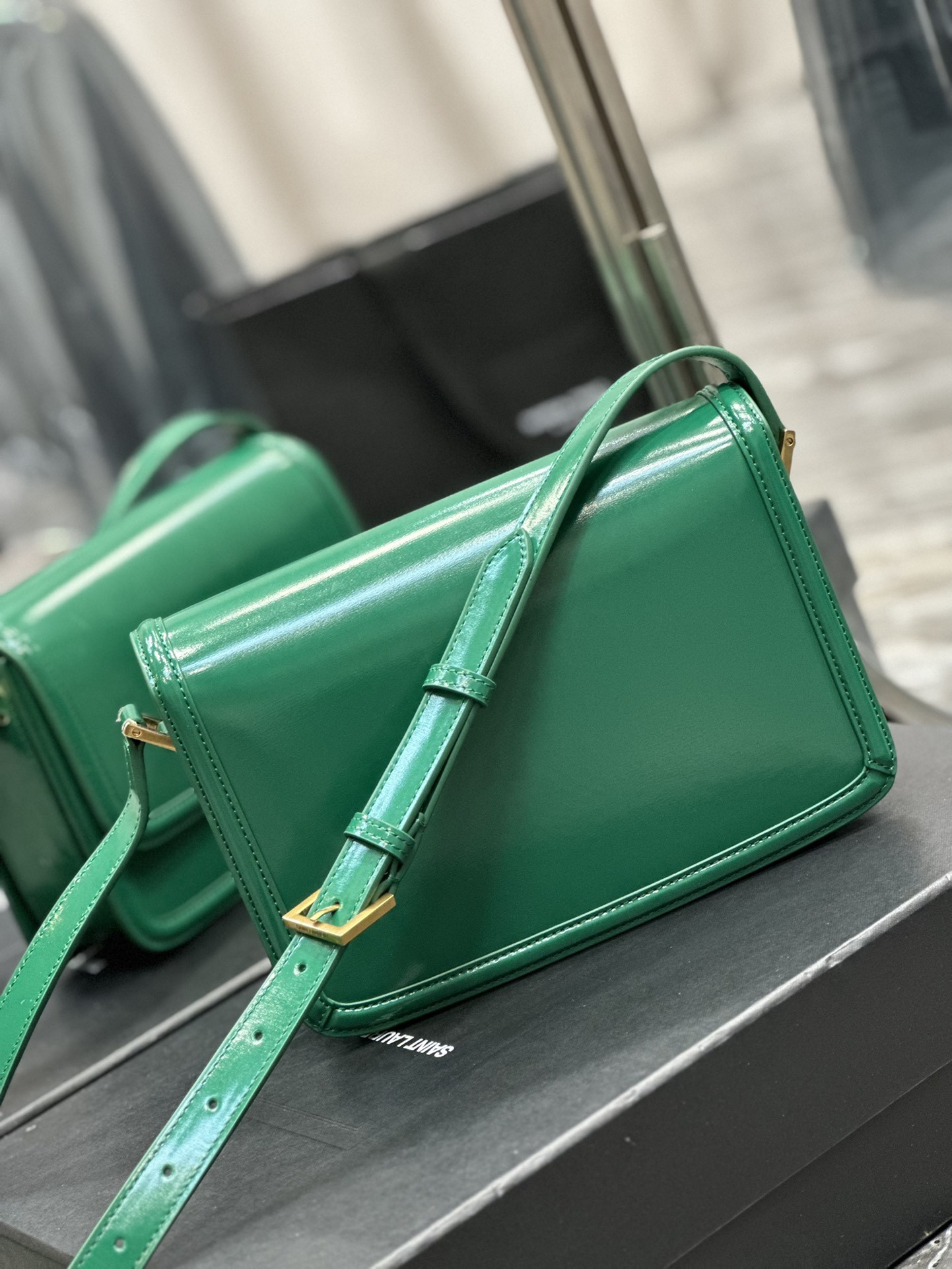 y*l solferino medium satchel in box Sa**t Lau*nt green 9.1 x 6.3 x 2.4 inches