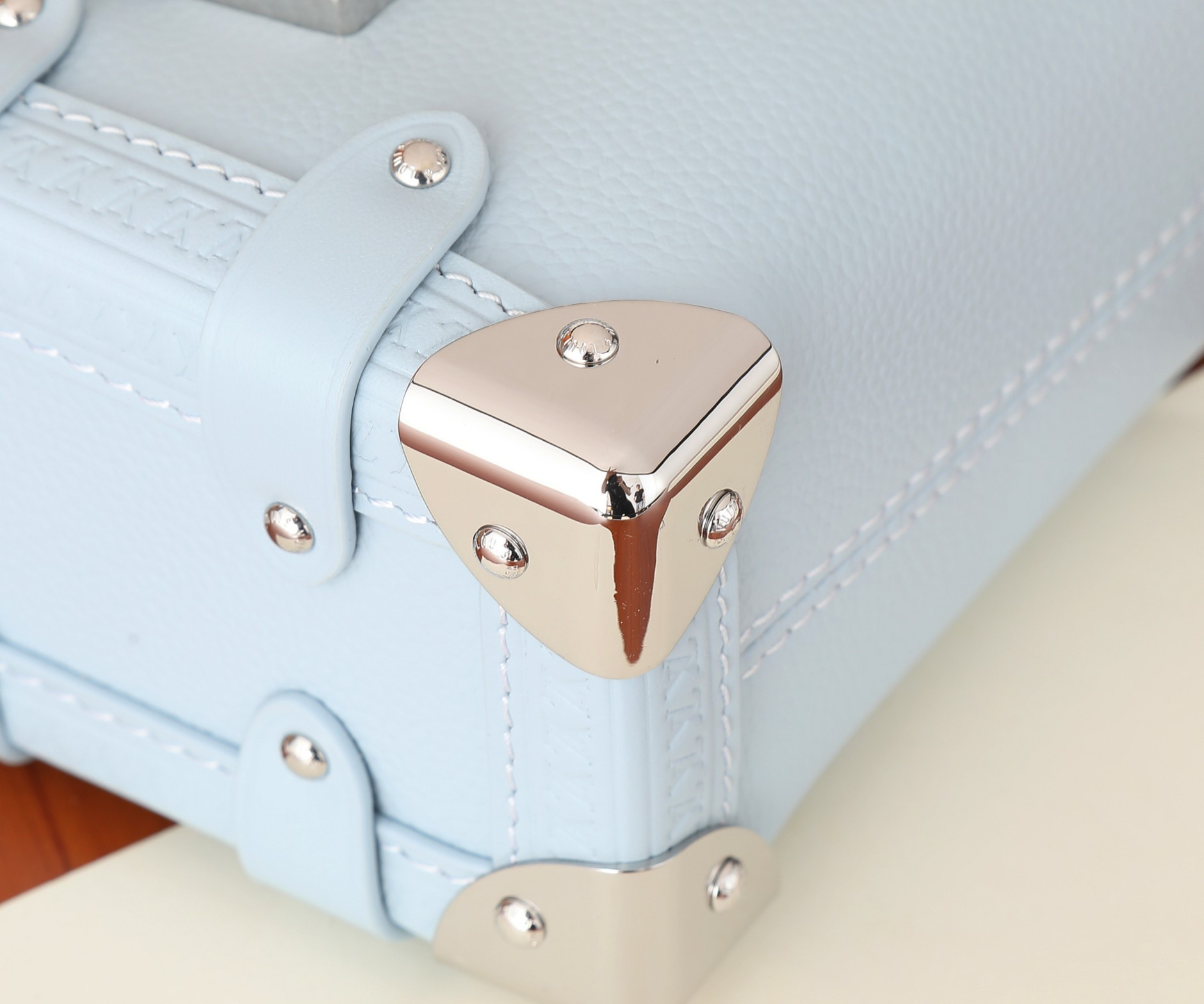 LV Side Trunk PM M25067   7.1 x 4.9 x 3.1 inches