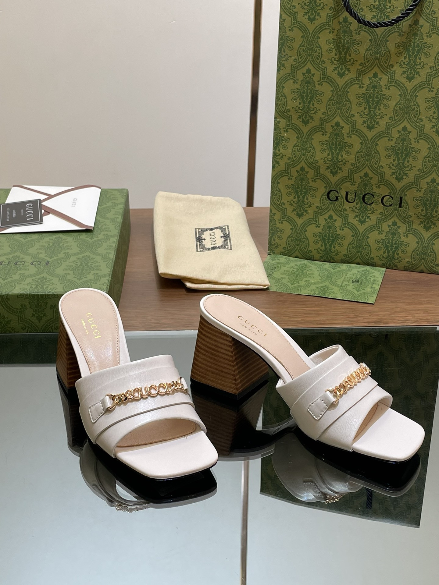 ua G*u*i signoria slide sandal