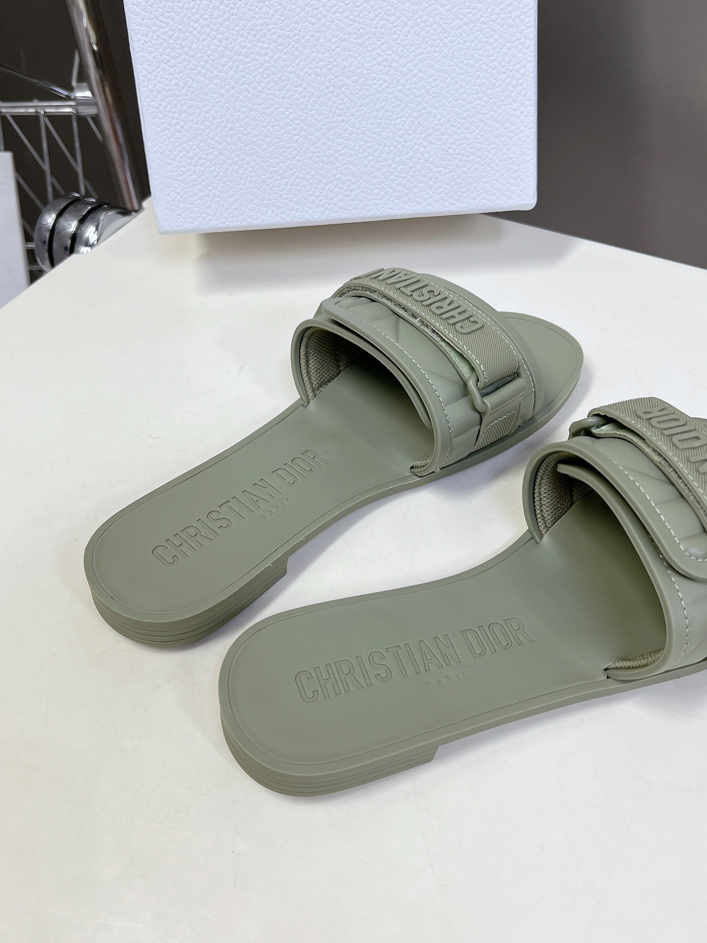 UA Dio(r)evolution Slide