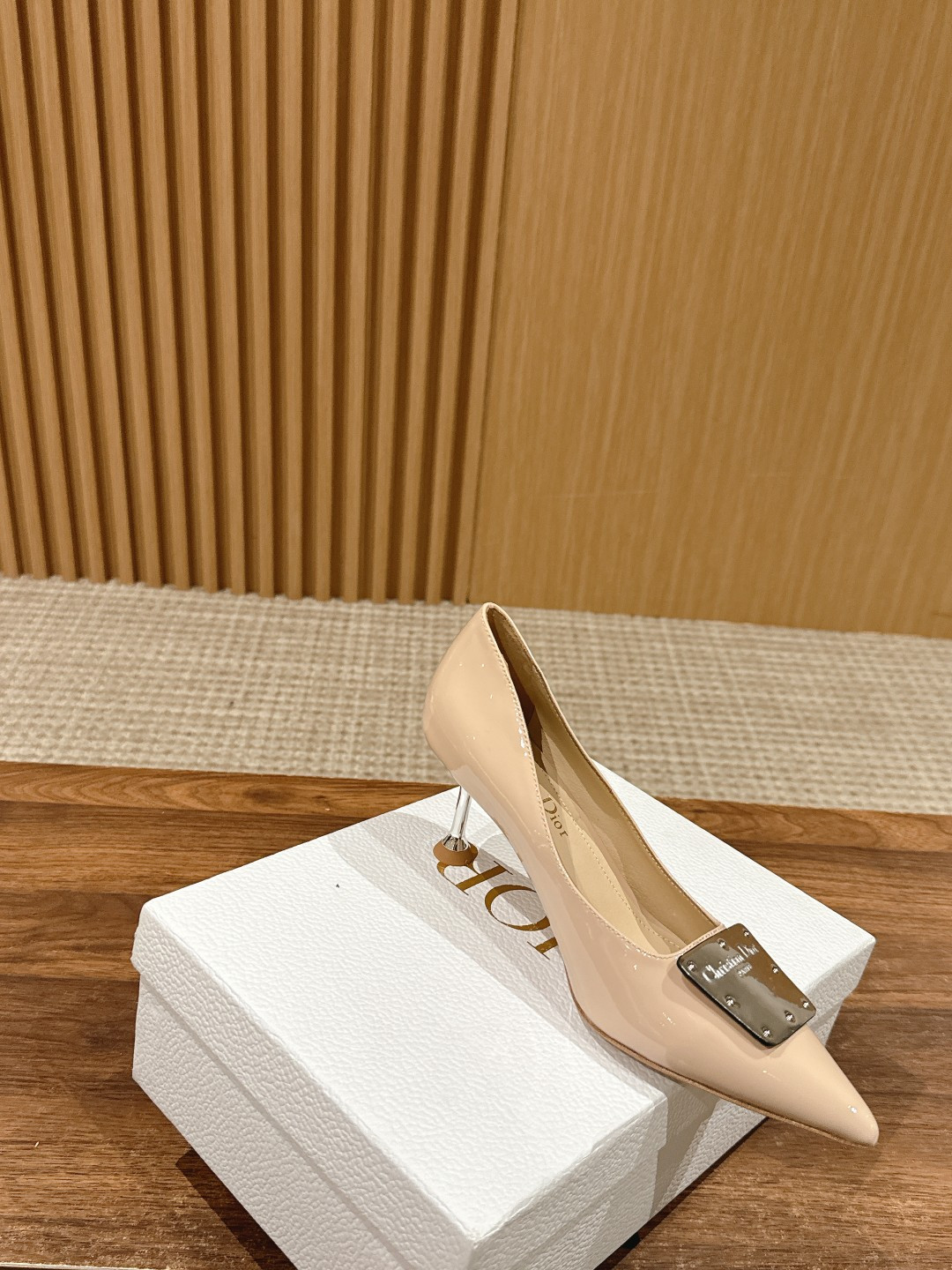 ua ch**an D*or la parusienne pump