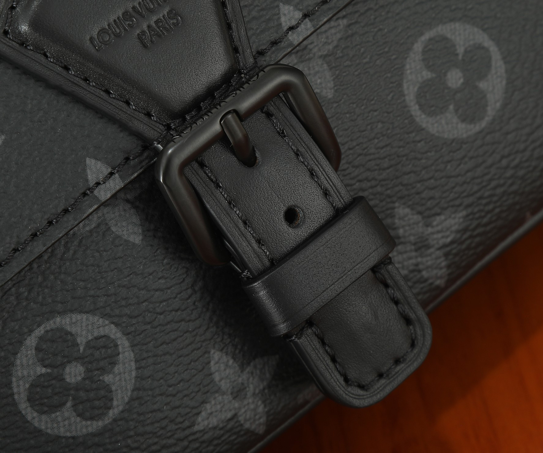 LV Montsouris Wearable Wallet M83567 8.7 x 4.7 x 2.4 in