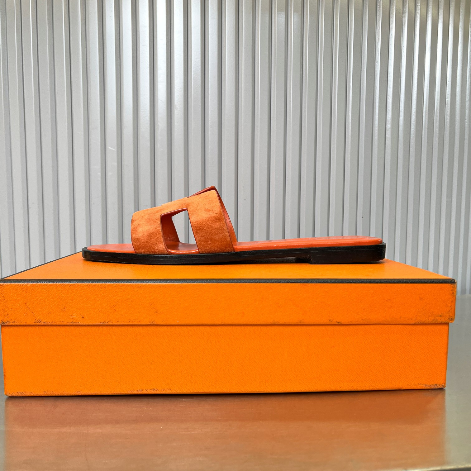 ua H**me5 oran sandal