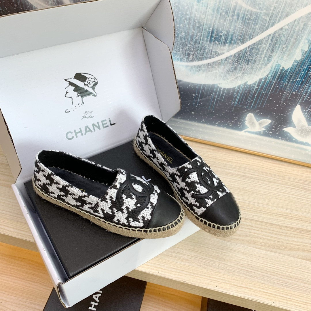 ua Ch*el espadrilles