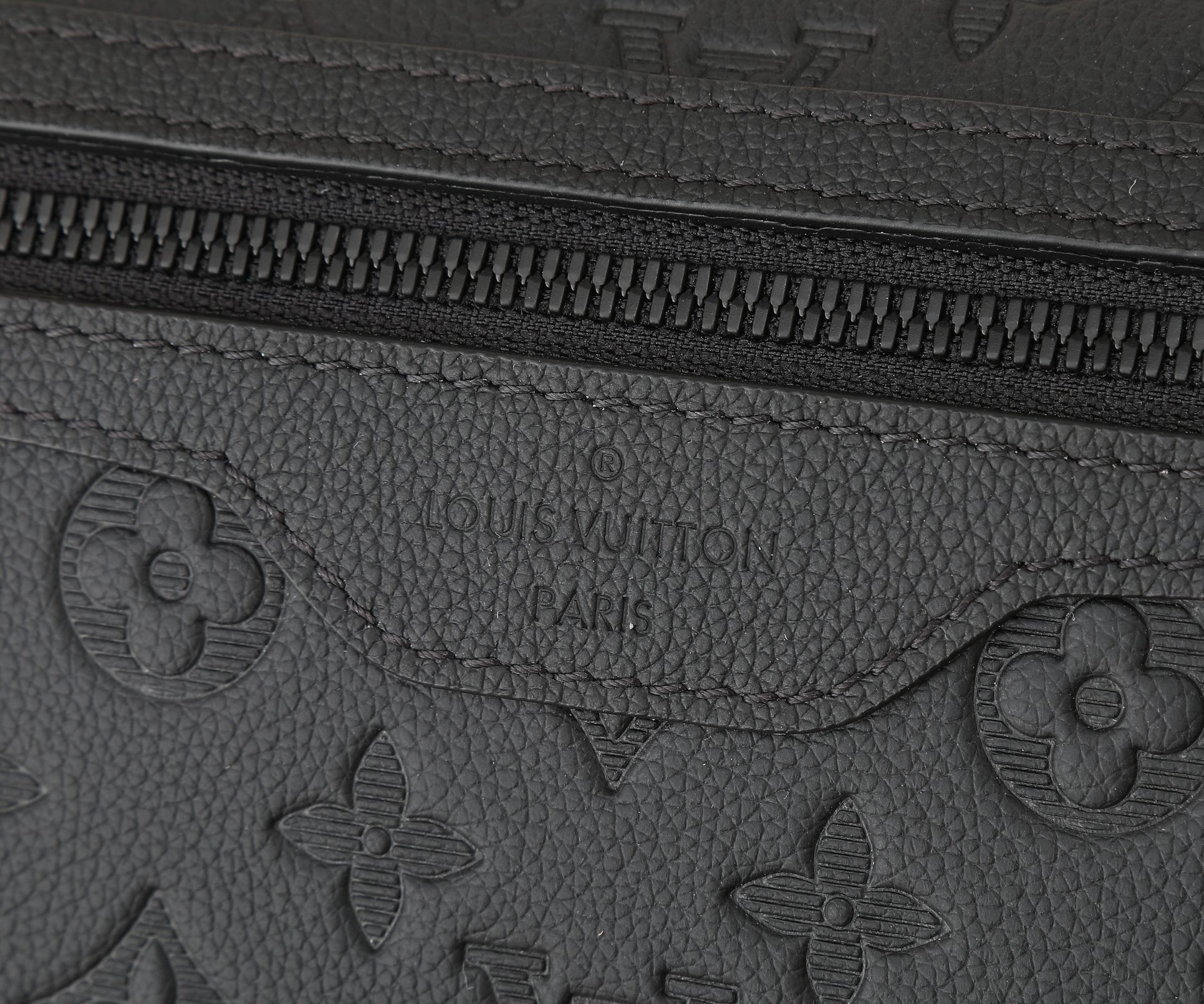 LV Messenger Voyager PM M25121 33x22.5x11CM