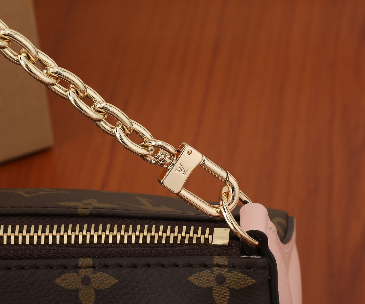 LV Bloom Pouch M11303 22.5x13x13CM