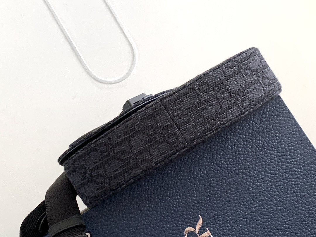 D*or saddle messenger bag 24 x 16.5 x 5.5 cm