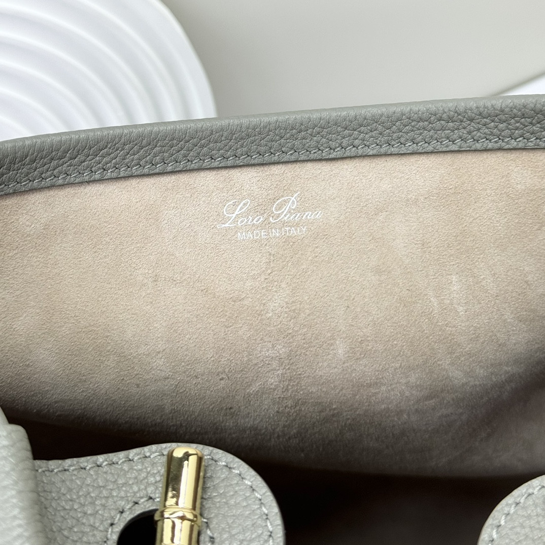 L**o p*ana large bale bag grained calfskin 24 x 20 x 27 cm