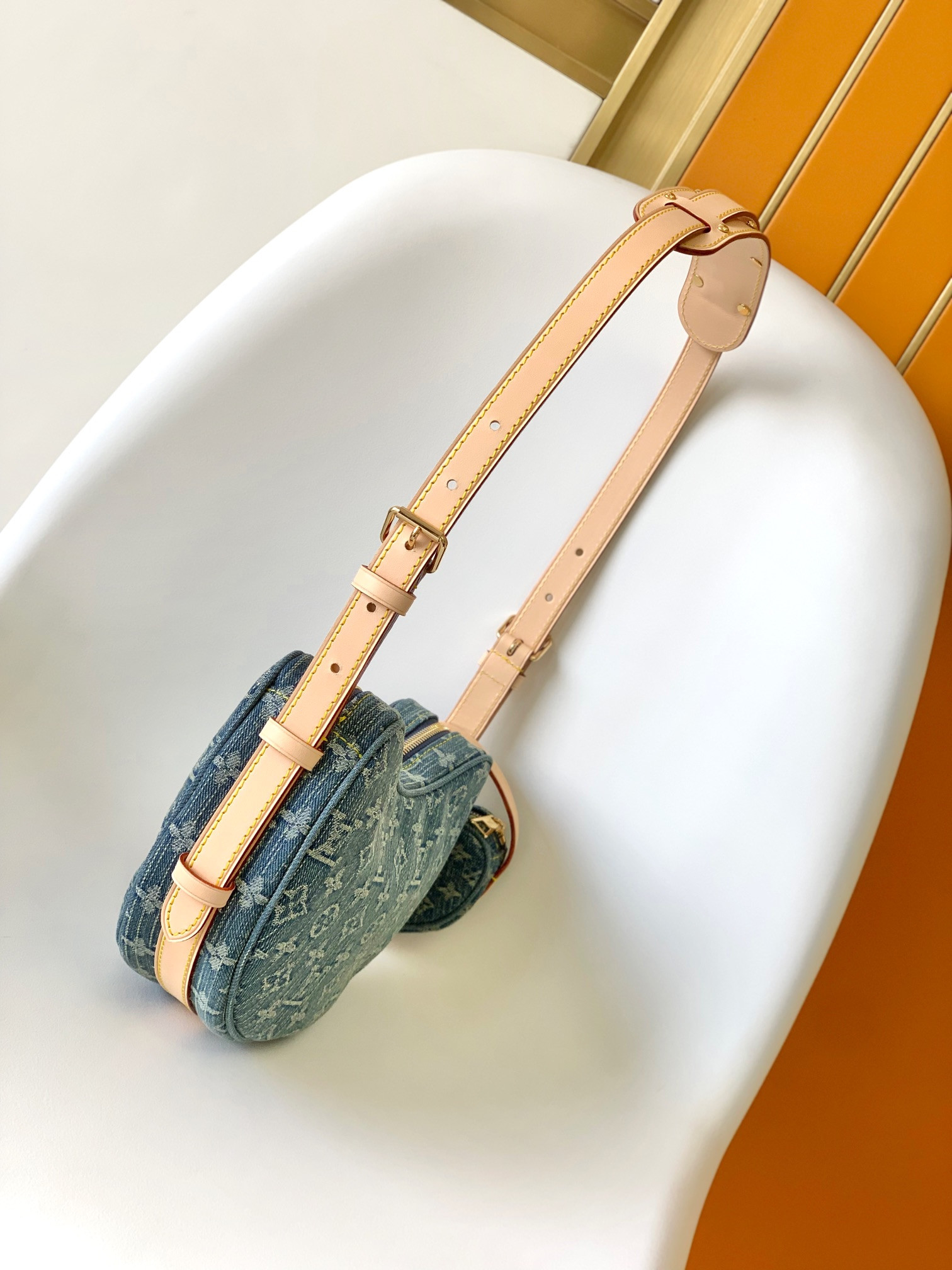 LV Croissant MM M46856 9.8 x 5.9 x 2 inches