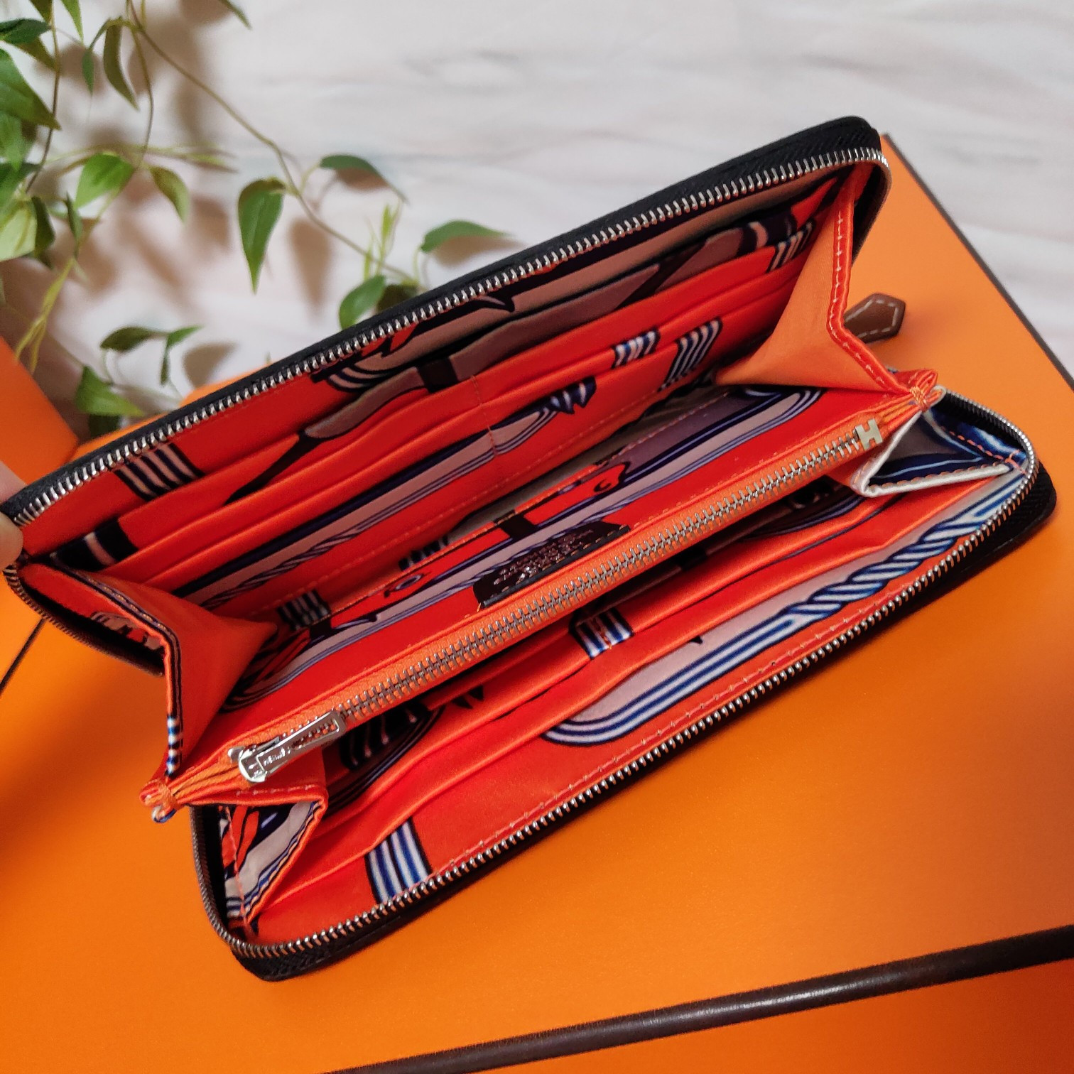 H**me5 long wallet 20x11cm