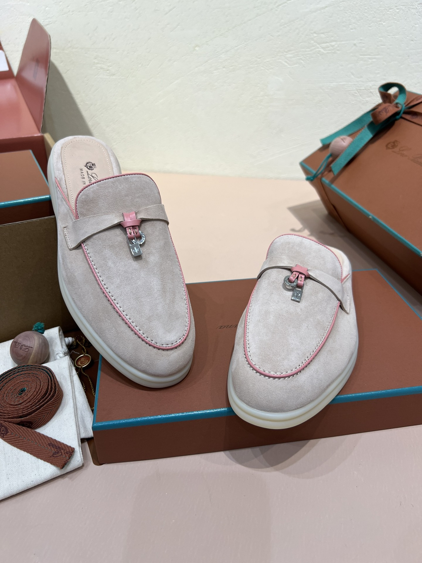 ua L**o p*ana babouche charms walk loafers