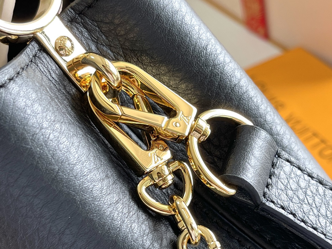 LV Capucines M20845 21x14x8cm