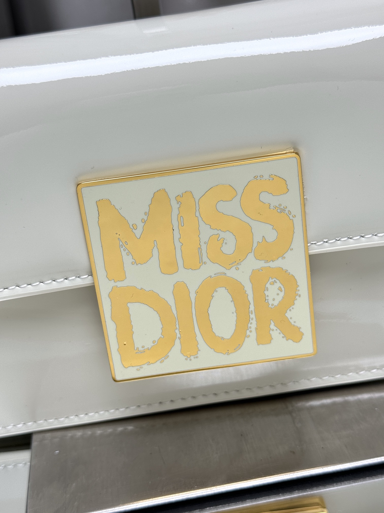 D*or miss D*or flap bag 22 x 11 x 6 cm(patent calfskin)