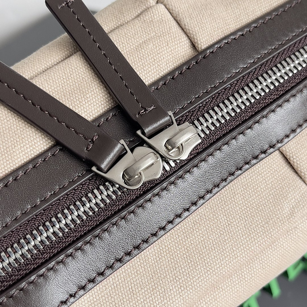 bo*te*ga Ve*ne*ta medium arco camera bag 19x27x9cm