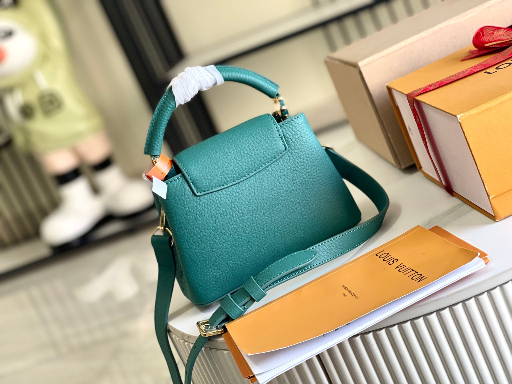 LV Capucines Flower Crown M23766 Taurillon 21x14x8cm