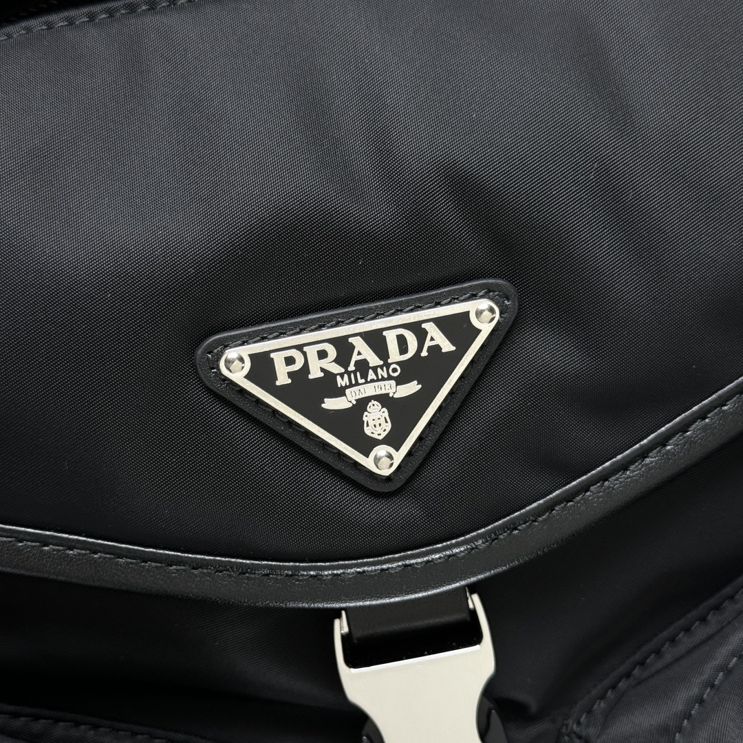 Pra*a re-nylon x leather shoulder bag 18x24x5.5cm