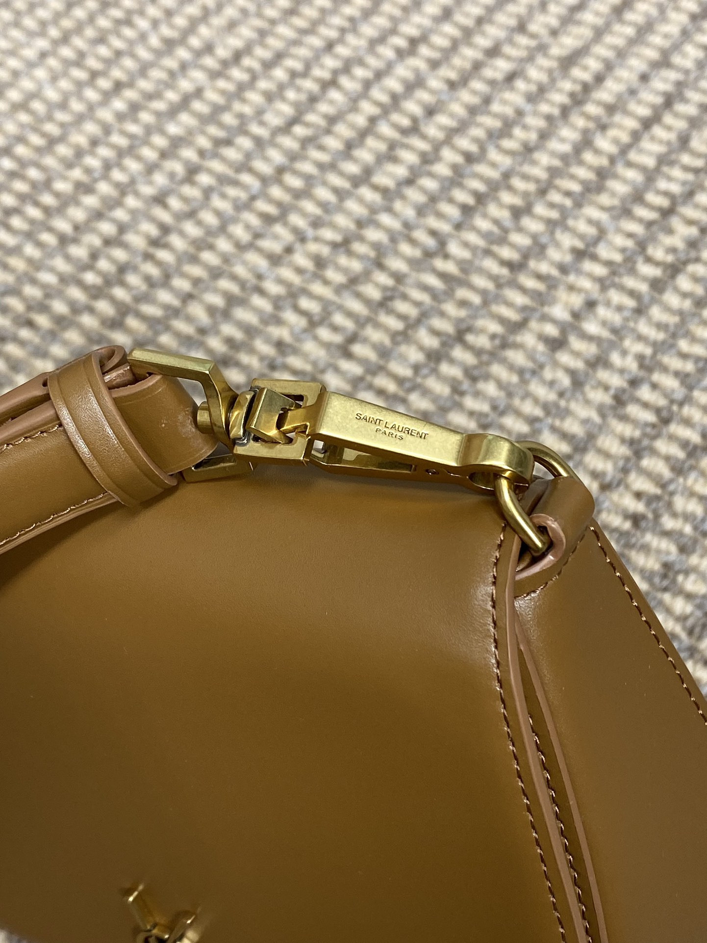 y*l voltaire top handle in box Sa**t Lau*nt 17.5x21x8cm