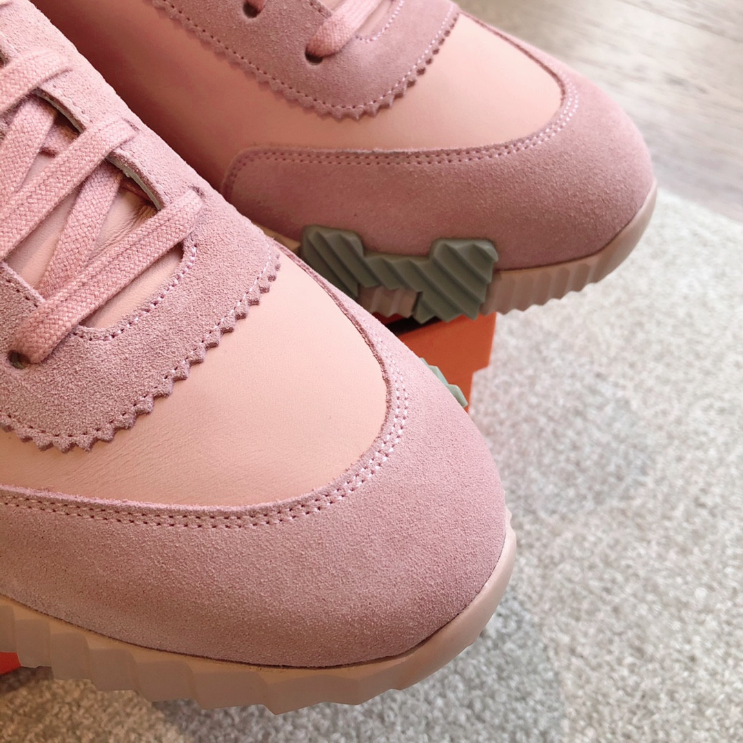 ua H**me5 bouncing sneaker