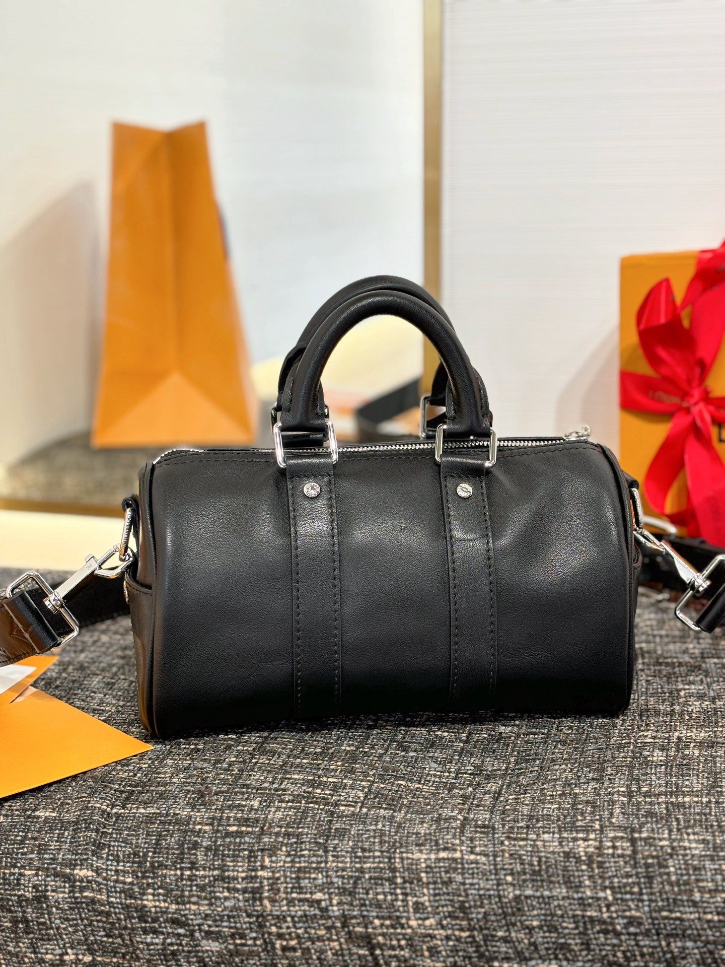 LV KEEPALL CARGO BANDOULIÈRE 25 M13988 25x15x11cm