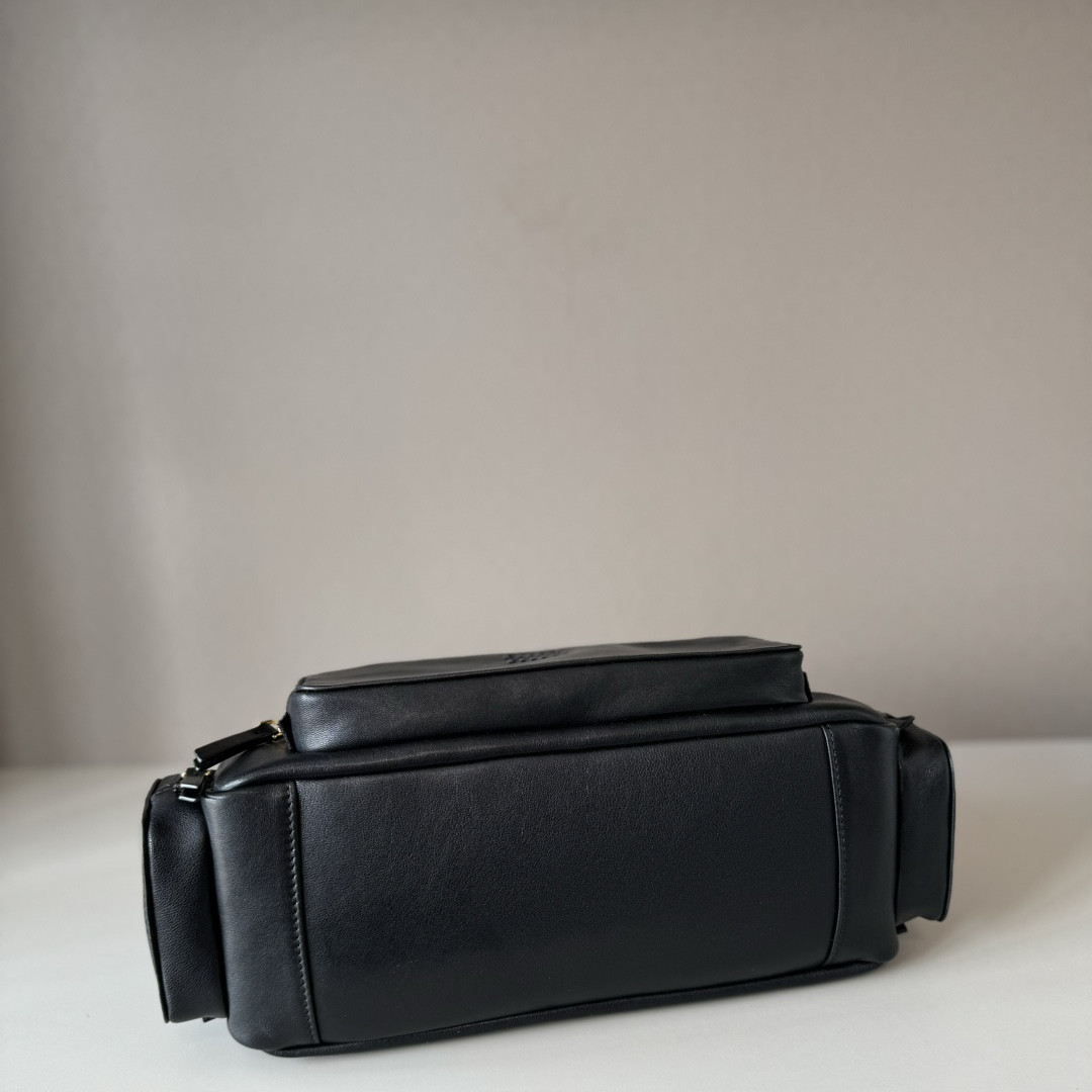 Miu Miu Pocket washed nappa leather bag 32x15.5x11cm