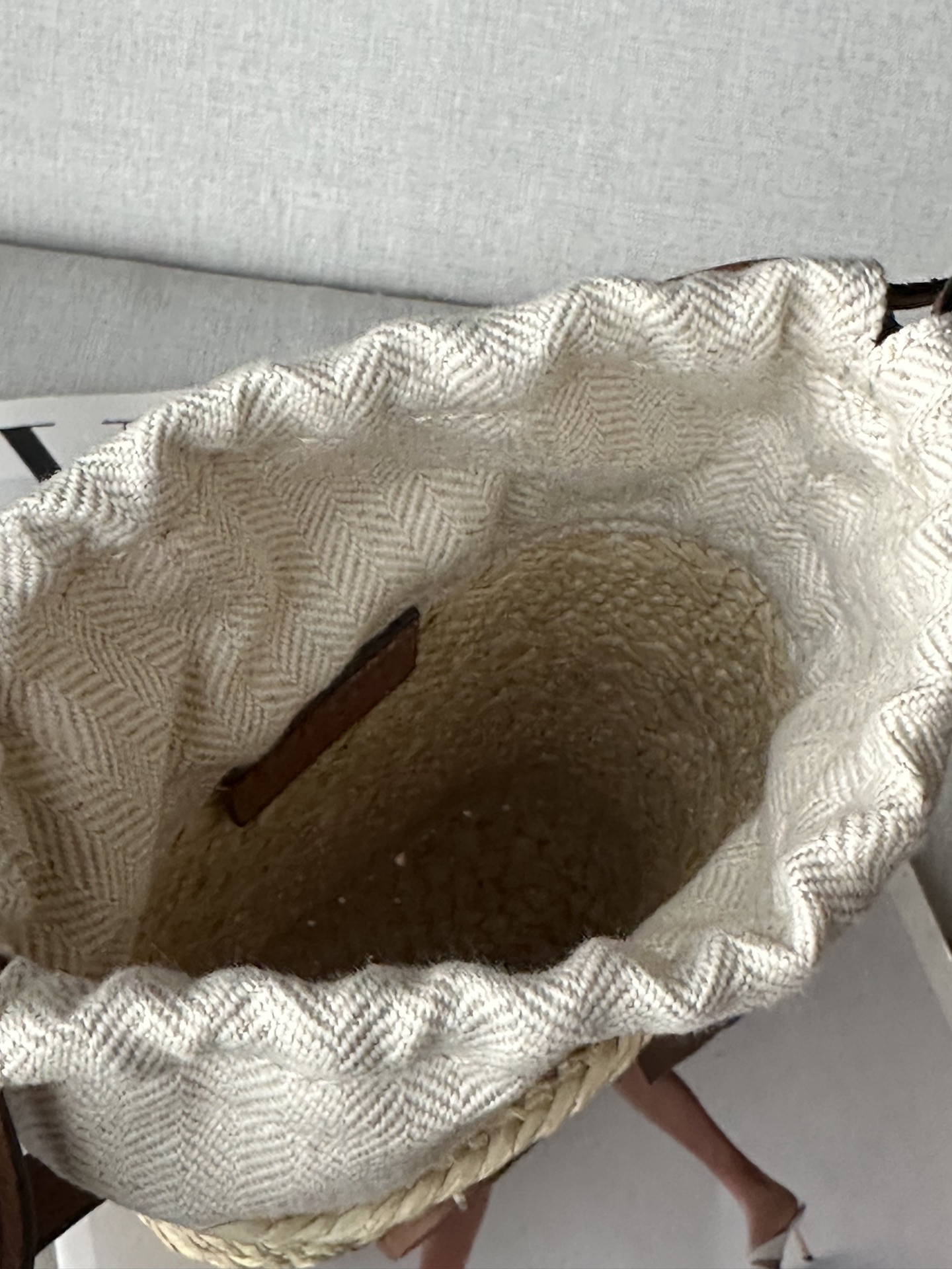 L0ew* square pocket in iraca palm and calfskin 22.5x14x6cm