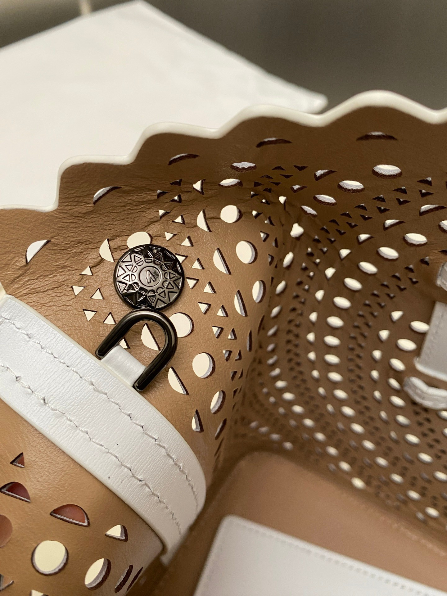 ALAÏA Mina 25 bag 25x20x12cm