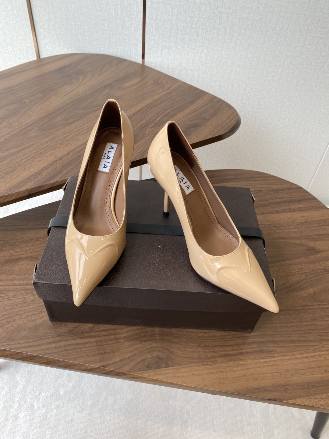 UA Alaia Pointy-Toe Pumps 9cm Heel(Customized Size 7-10 days production time)